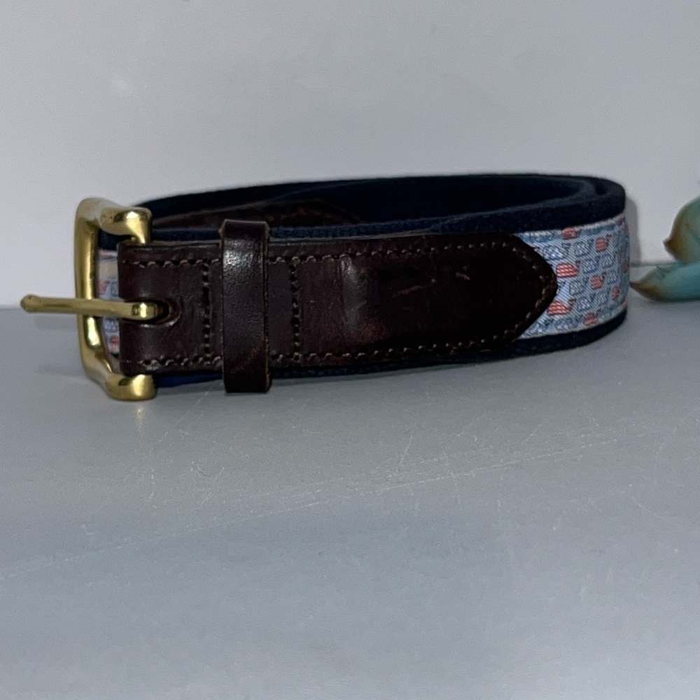 Vineyard Vines Men’s Nautical Whale Print Cotton/Leather Size 32